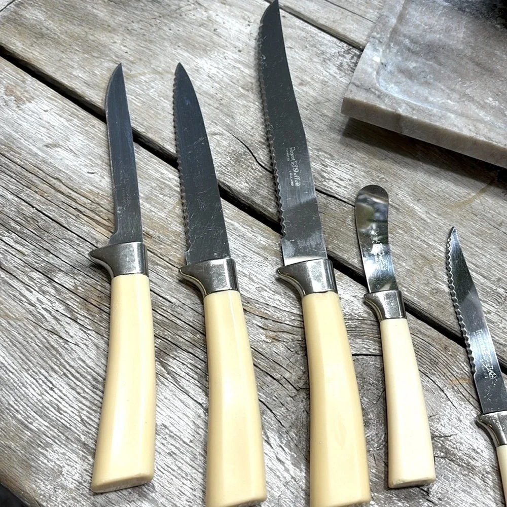 8 Vintage Regent Sheffield Knives. Marked England Stainless Steel MCM